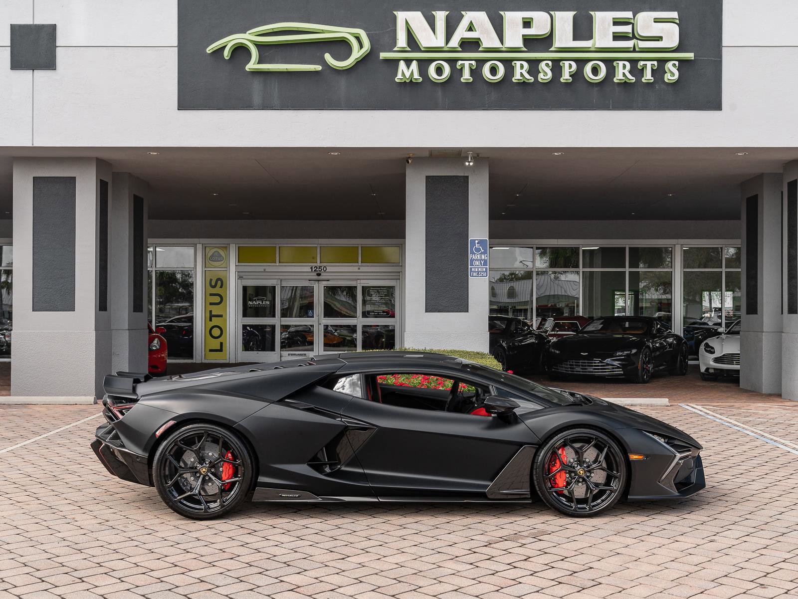 Used 2024 Lamborghini Revuelto image 39