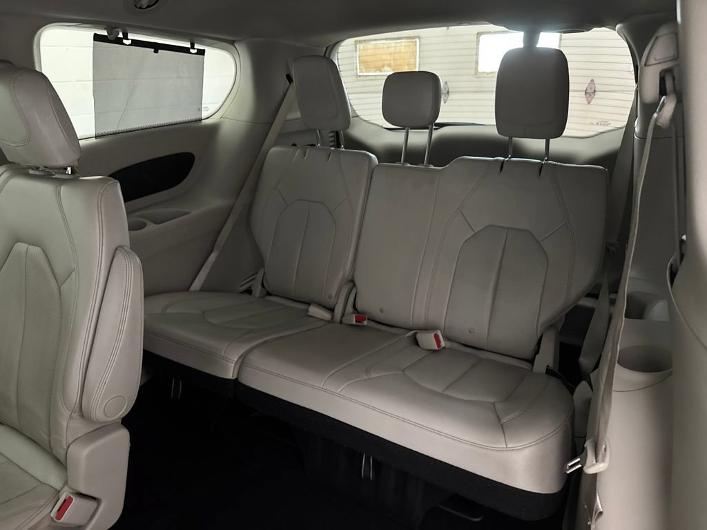 Used 2021 Chrysler Pacifica Touring-L FWD image 48