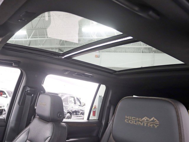 Used 2021 Chevrolet Suburban High Country w/ Premium Package image 33