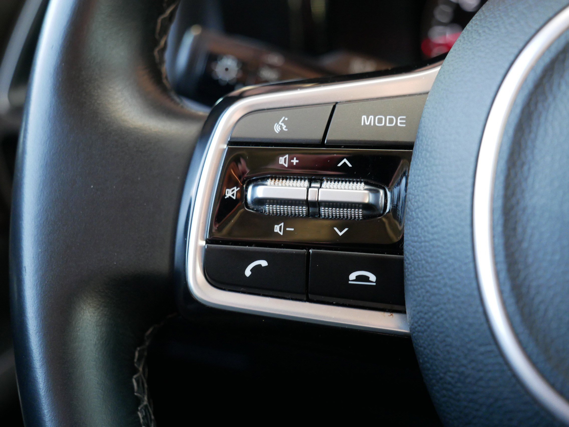 Certified 2022 Kia Sorento S w/ Panoramic Sunroof Package image 28