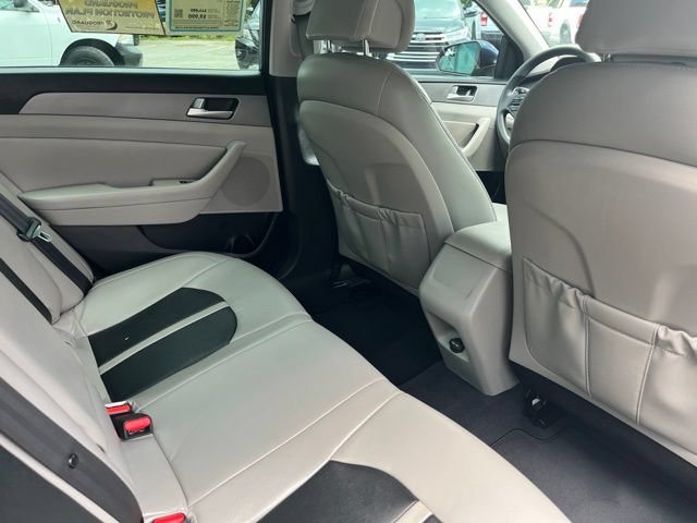 Used 2015 Hyundai Sonata SE w/ Option Group 09 FWD image 11
