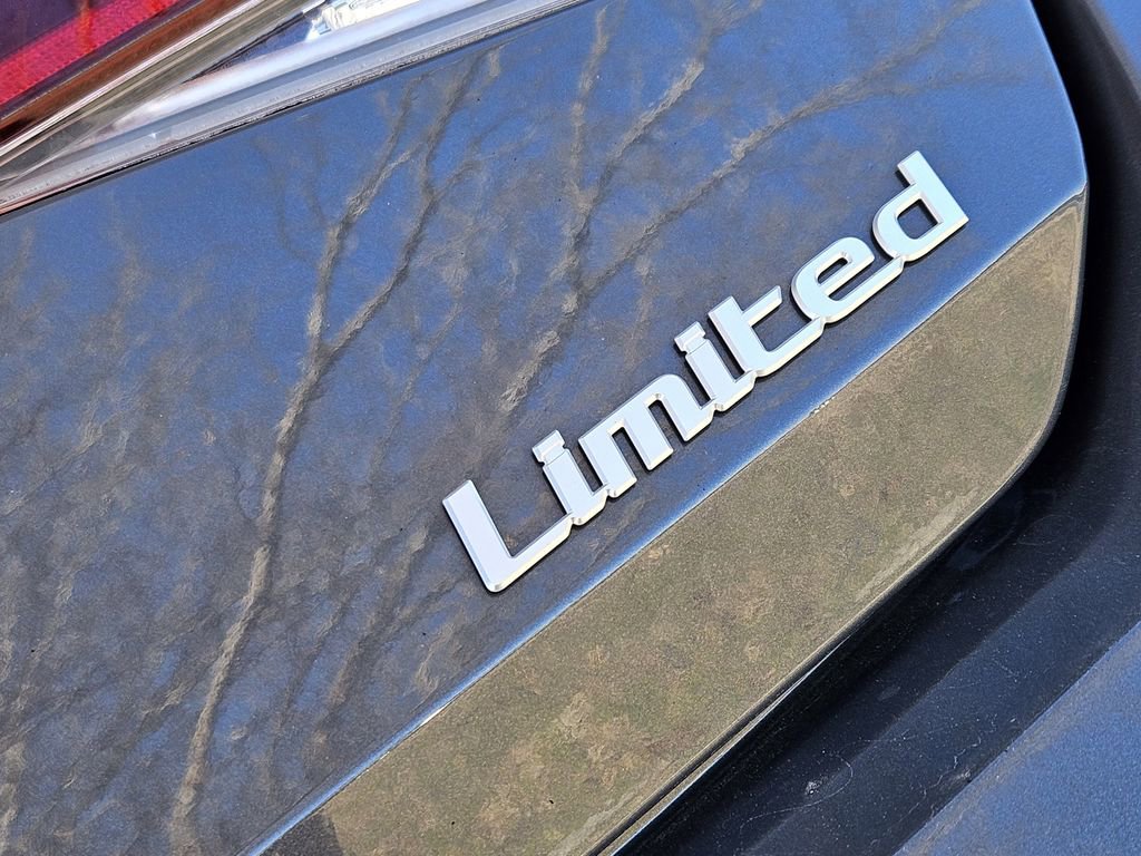 New 2025 Hyundai Elantra Limited FWD image 12