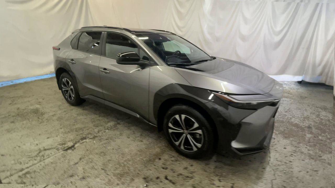 Used 2024 Toyota bZ4X XLE w/ Weather Package image 2
