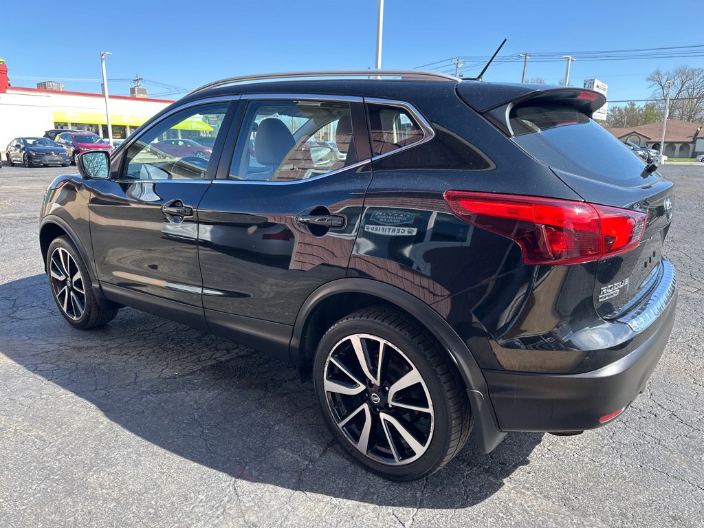 Used 2017 Nissan Rogue Sport SL image 3