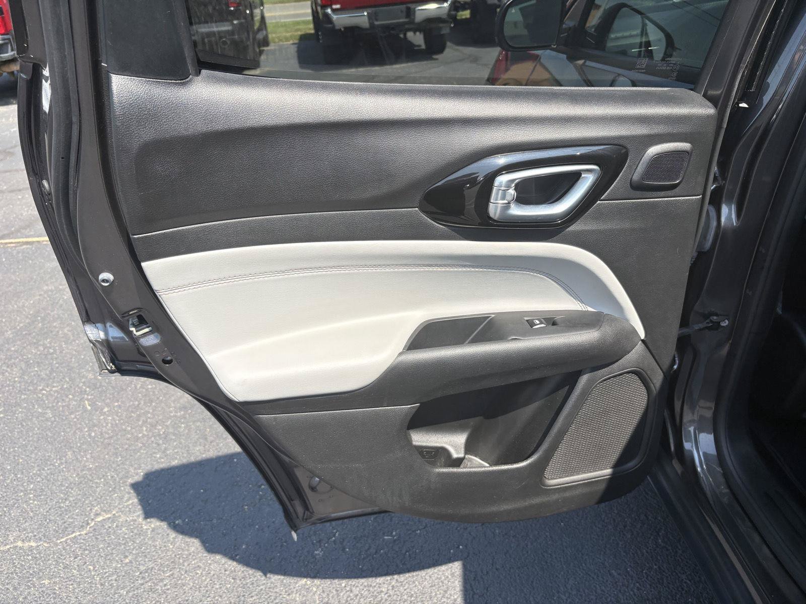 Used 2023 Jeep Compass Limited w/ Sun and Sound Group AWD/4WD image 15
