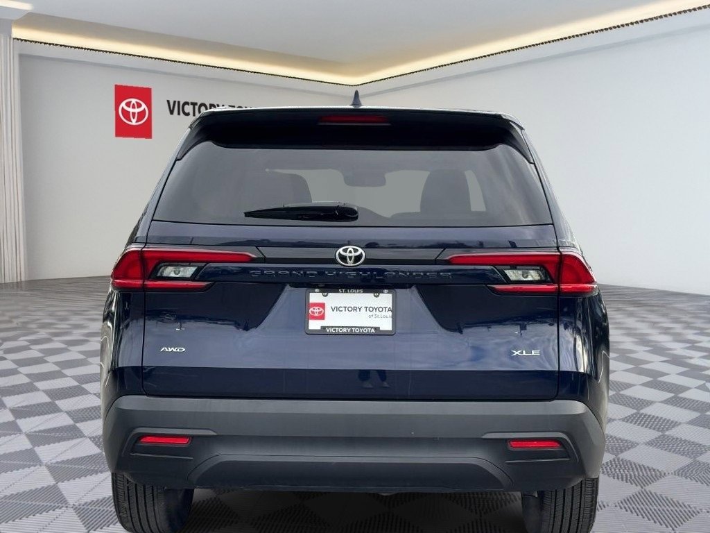 Used 2025 Toyota Grand Highlander AWD image 5