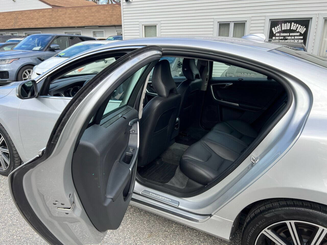 Used 2018 Volvo S60 T5 Inscription image 16