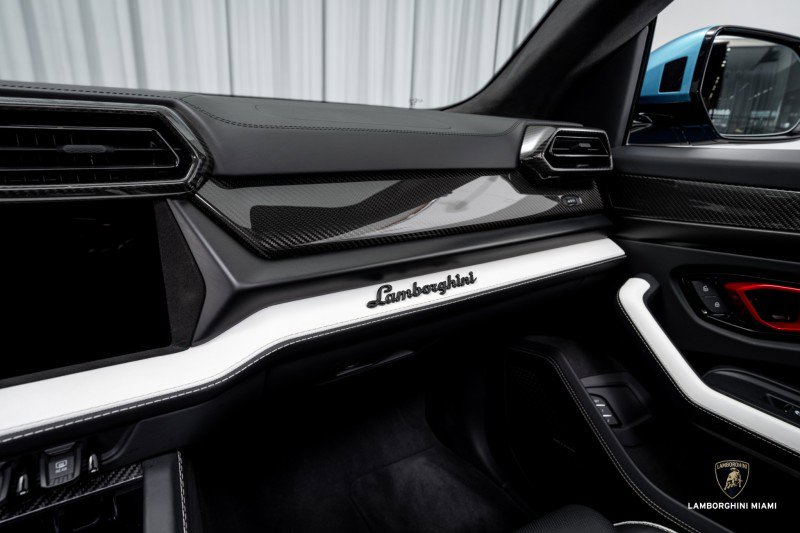 Used 2025 Lamborghini Urus SE image 30