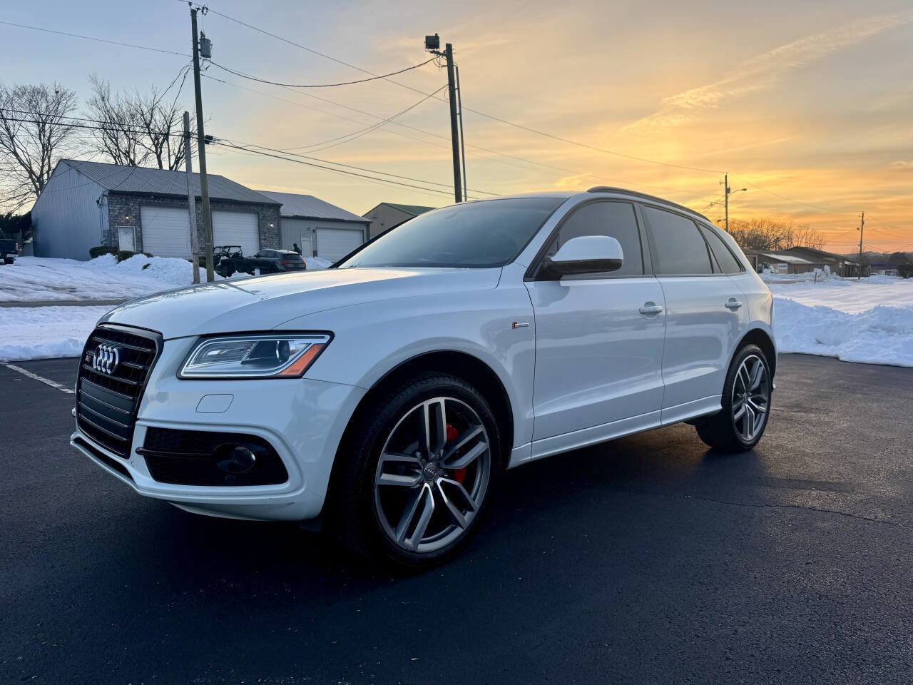 Used 2016 Audi SQ5 Premium Plus w/ Technology Package image 2
