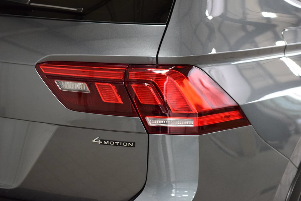 Used 2023 Volkswagen Tiguan SE R-Line AWD/4WD image 18