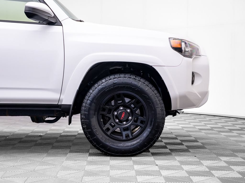 Used 2019 Toyota 4Runner SR5 AWD/4WD image 32