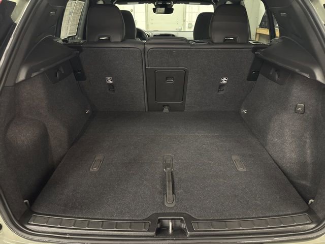 Used 2023 Volvo XC40 Recharge Plus image 11