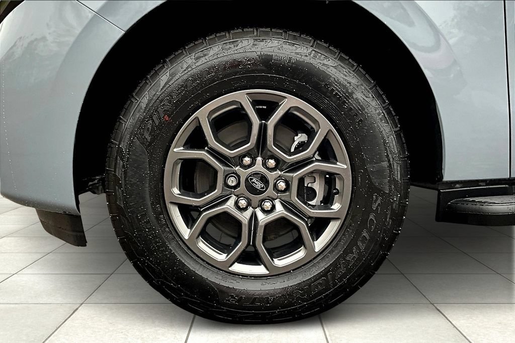 Certified 2025 Ford Expedition Active AWD/4WD image 9