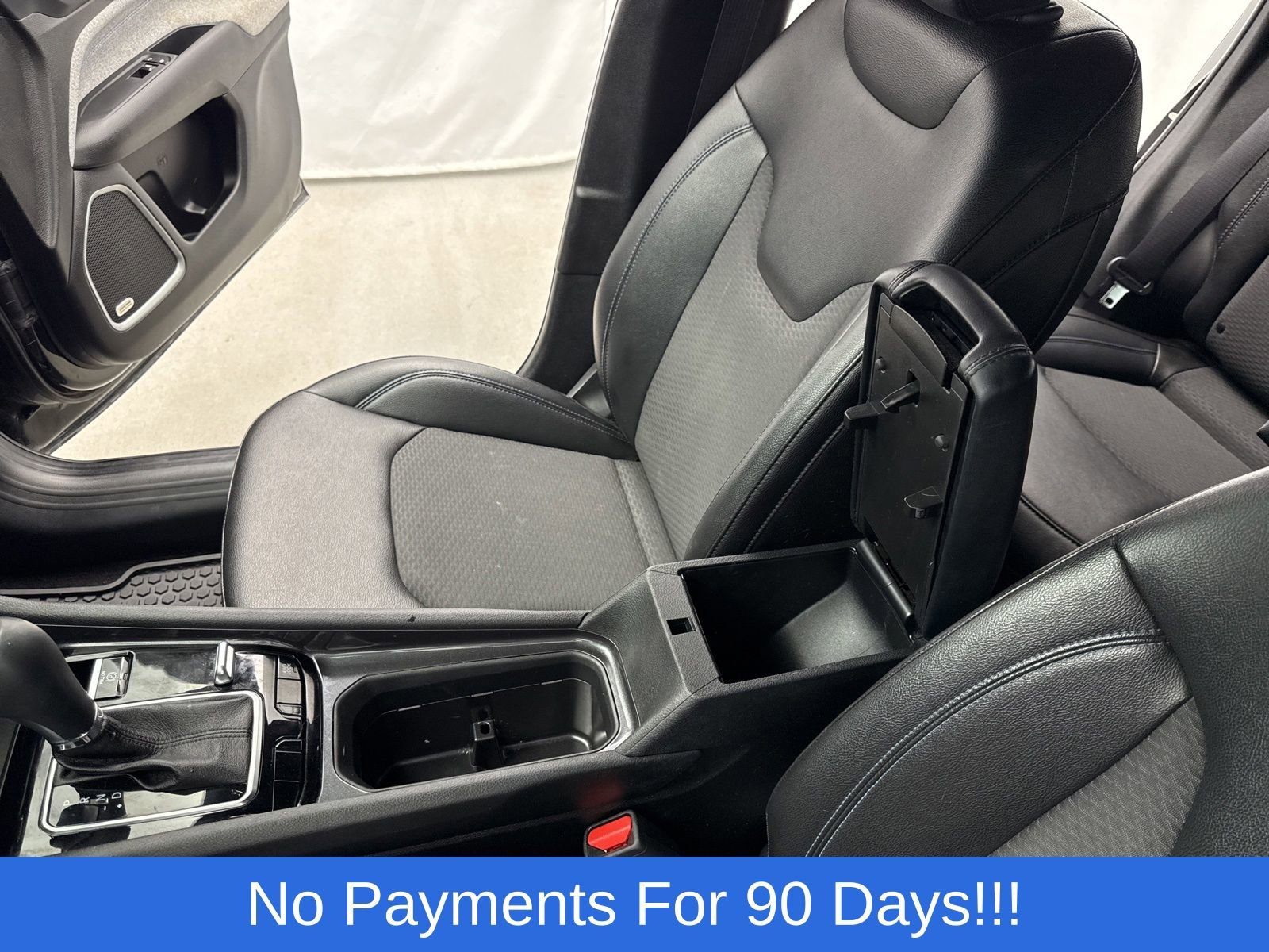 Used 2024 Jeep Compass Latitude w/ Sun and Sound Group AWD/4WD image 21