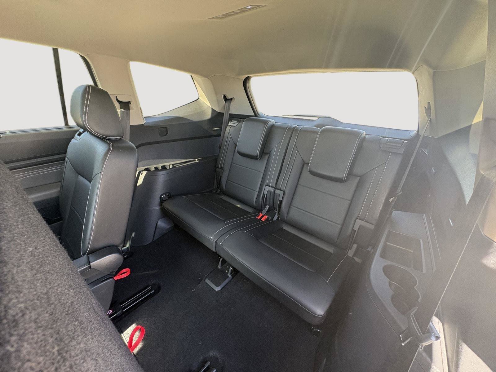 Certified 2022 Volkswagen Atlas SEL R-Line AWD/4WD image 9
