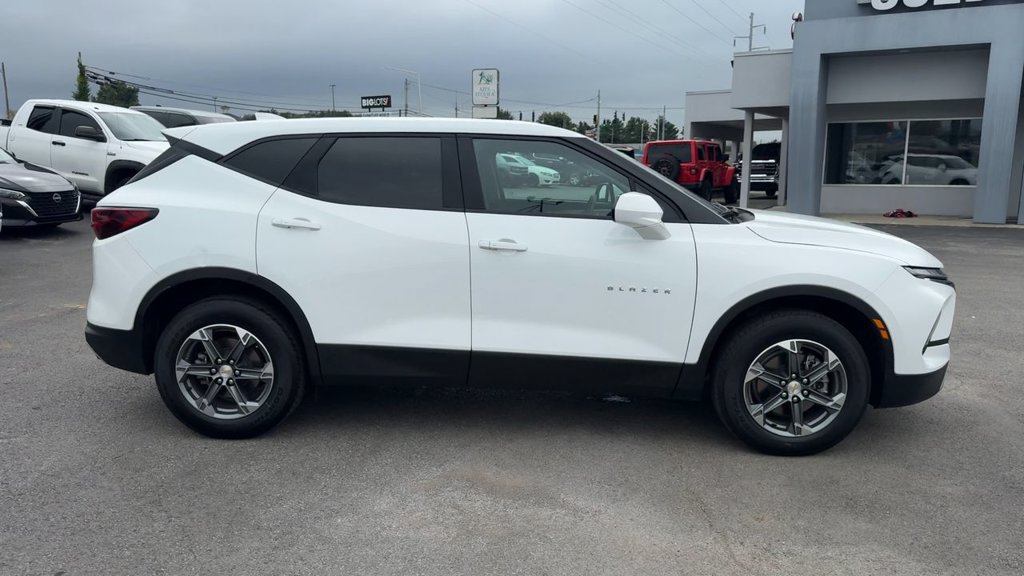Used 2025 Chevrolet Blazer LT AWD/4WD image 8