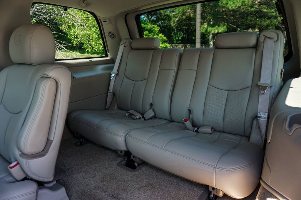 Used 2003 Cadillac Escalade AWD image 32