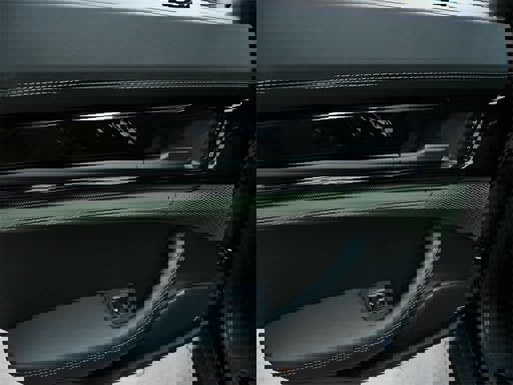 New 2025 Porsche Panamera 4 image 15
