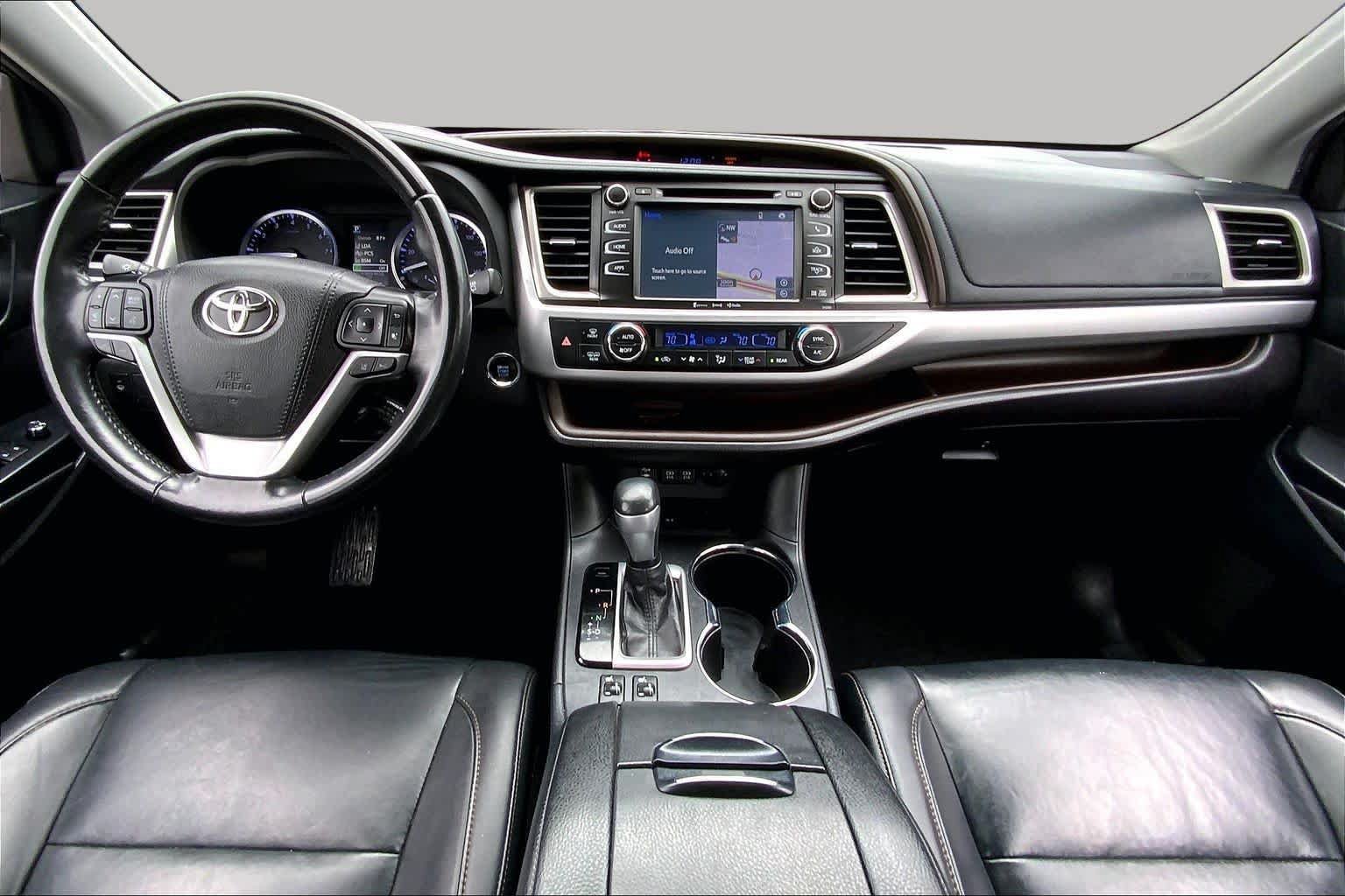 Used 2019 Toyota Highlander XLE FWD image 16
