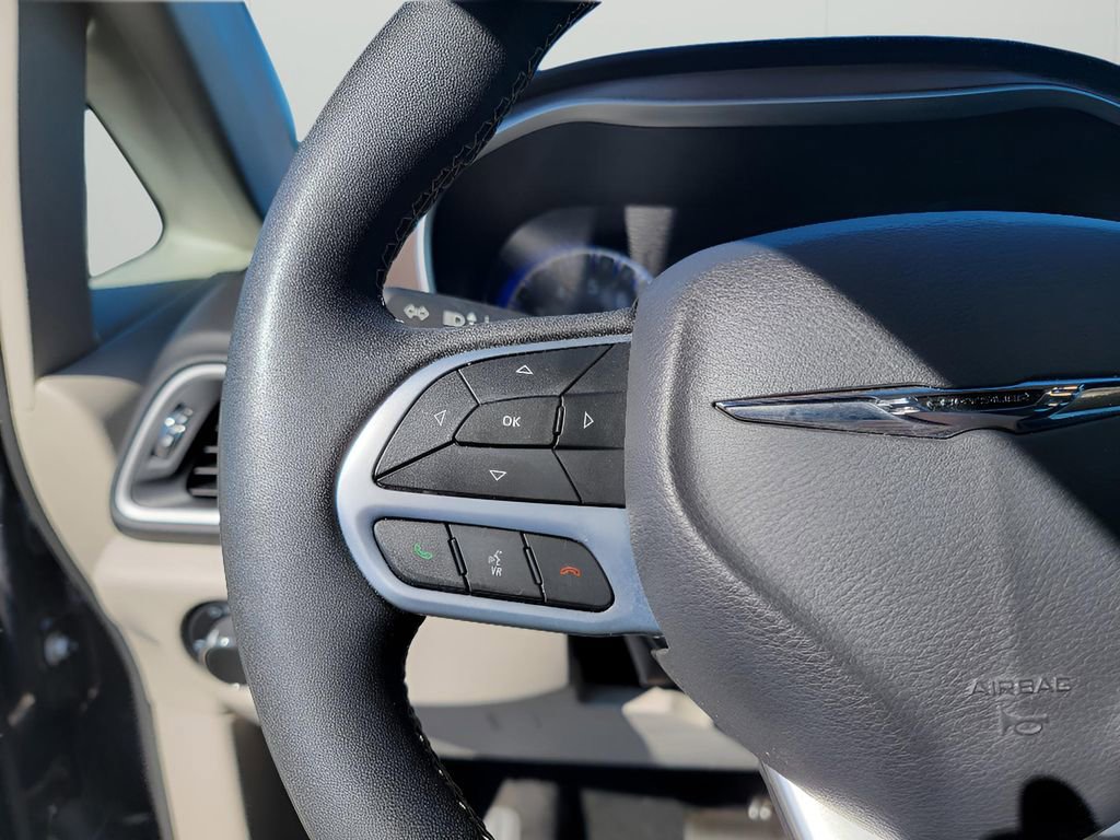 Used 2023 Chrysler Voyager LX image 15