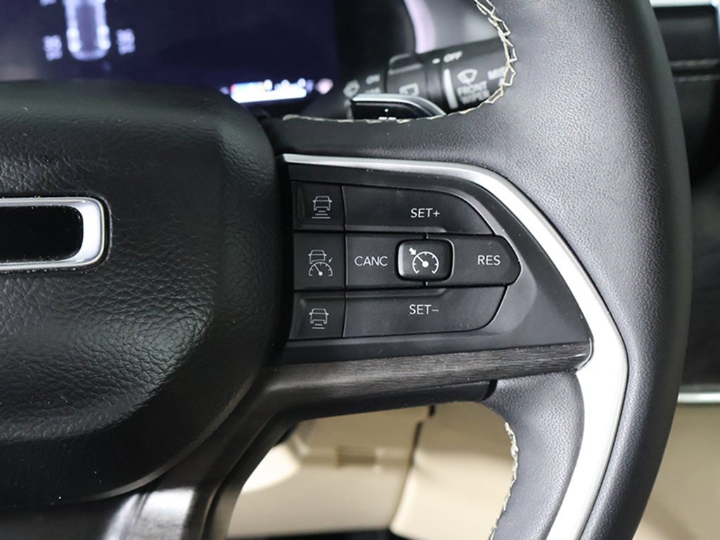 Used 2024 Jeep Grand Cherokee Limited image 41