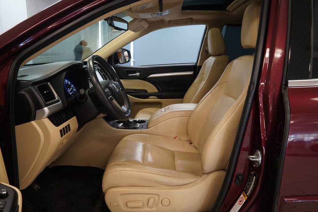 Used 2015 Toyota Highlander XLE image 6