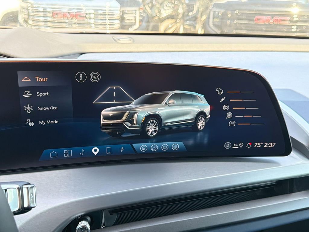 Certified 2026 Cadillac Vistiq Premium Luxury AWD/4WD image 17