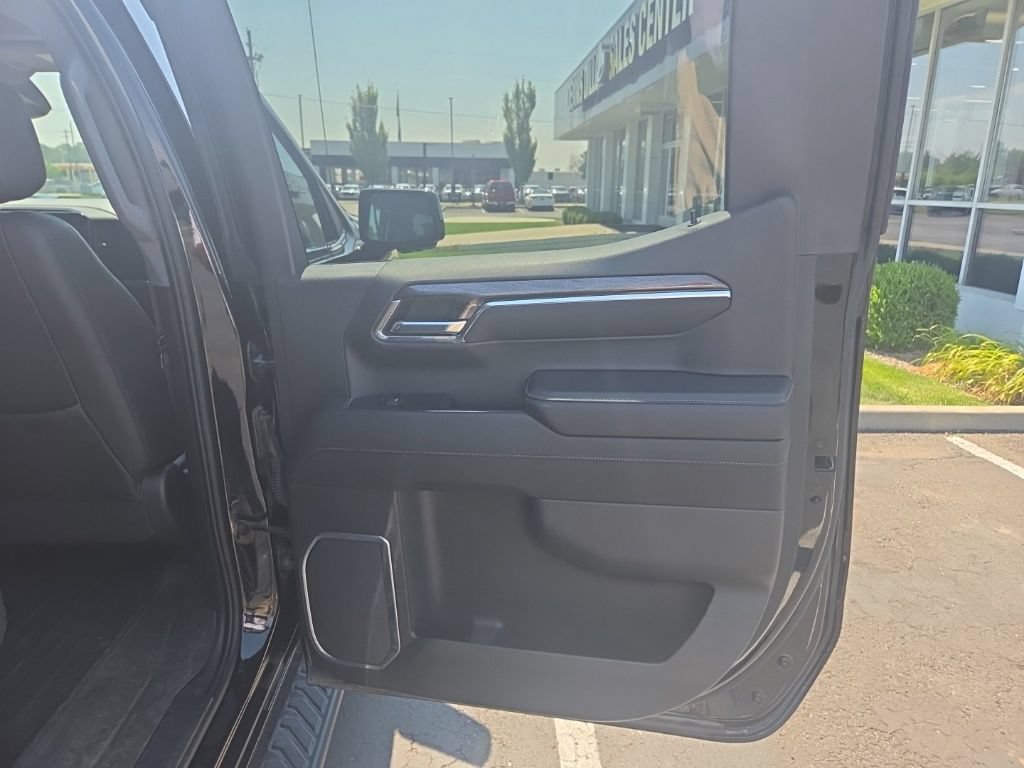 Used 2023 Chevrolet Silverado 1500 LTZ w/ Technology Package AWD/4WD image 14