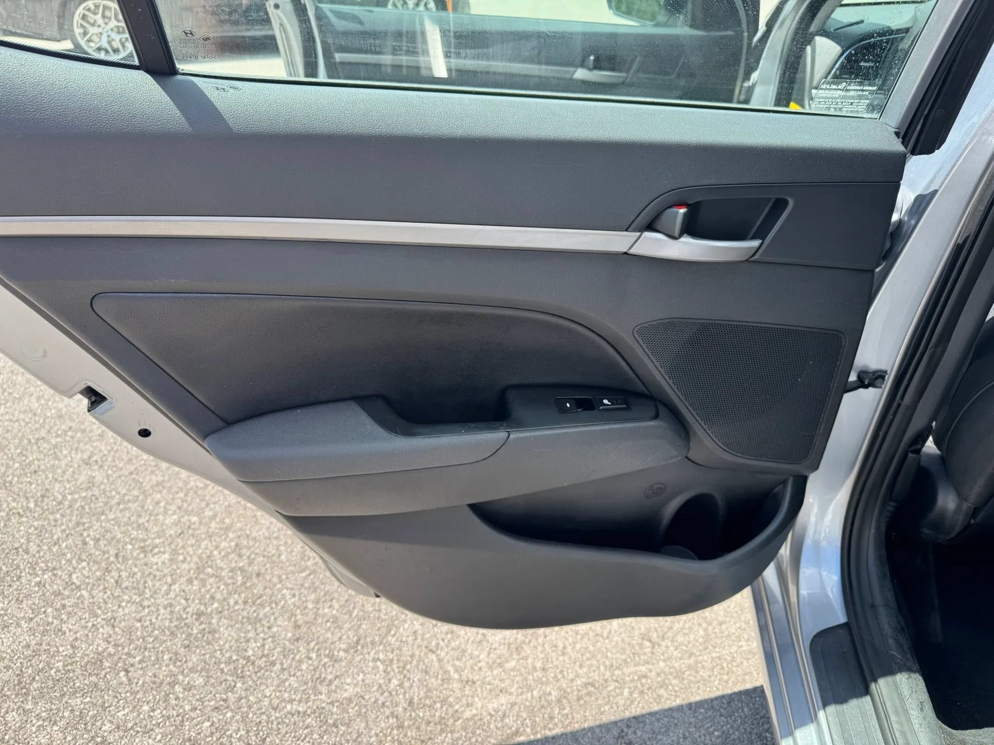 Used 2017 Hyundai Elantra Limited w/ Limited Tech Package 04 FWD image 18