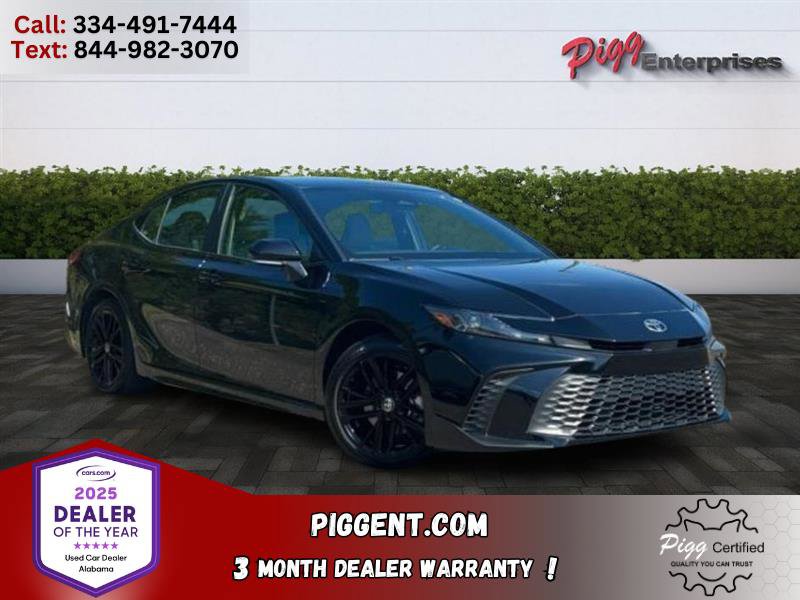 Used 2025 Toyota Camry SE image 1