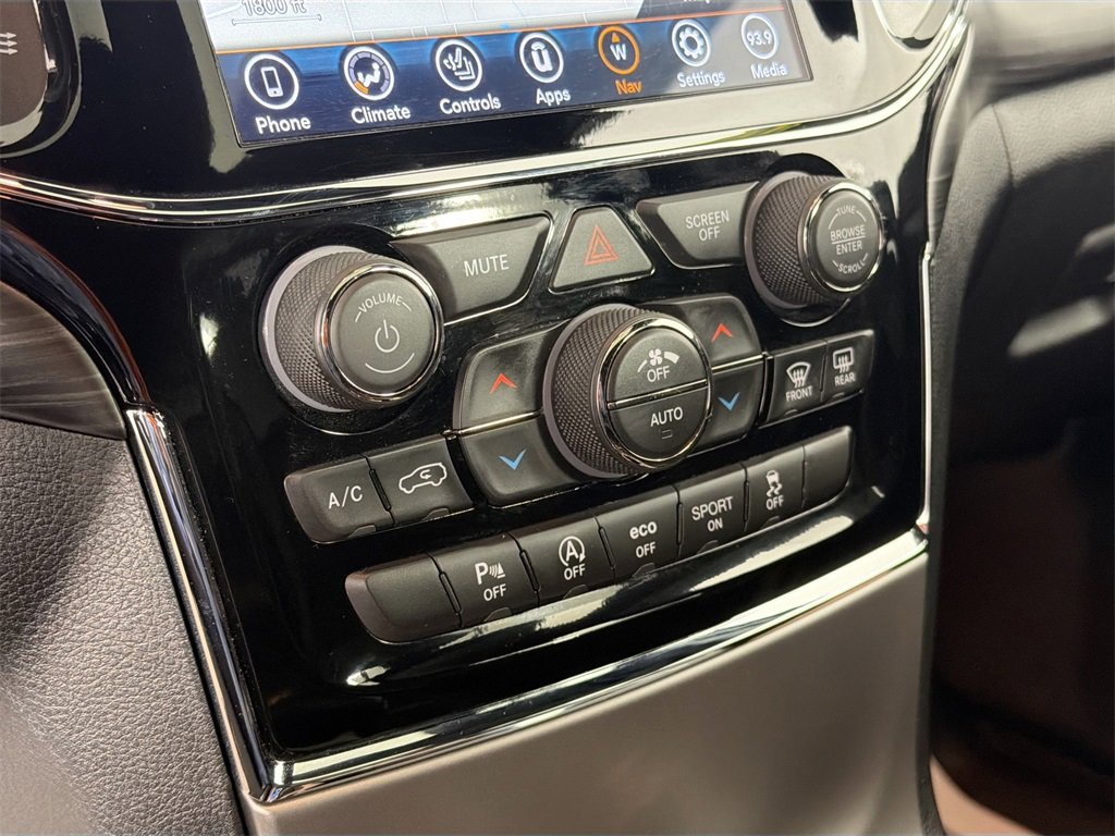 Used 2020 Jeep Grand Cherokee Altitude image 15