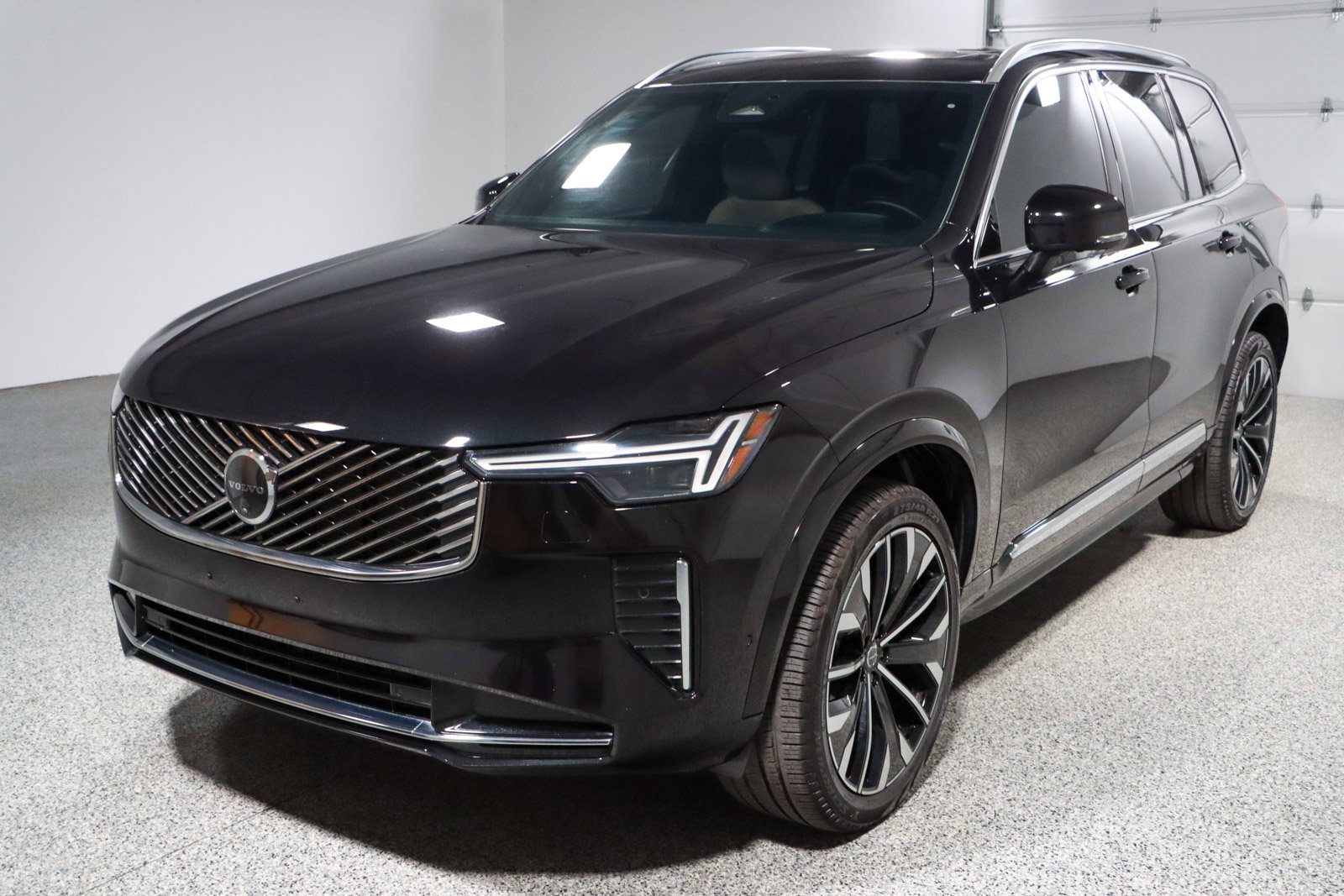 Used 2025 Volvo XC90 B6 Plus AWD/4WD image 34