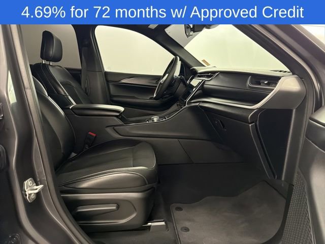 Used 2025 Jeep Grand Cherokee L Laredo image 13