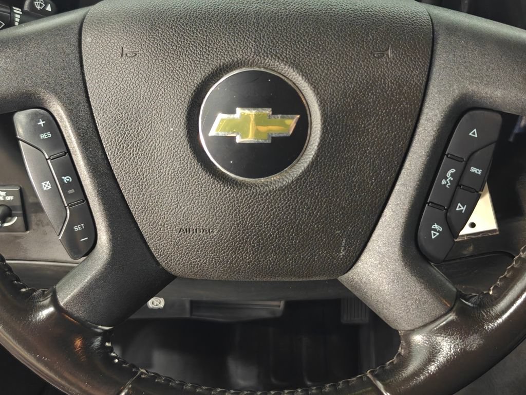 Used 2022 Chevrolet Express 2500 w/ Driver Convenience Package RWD image 5