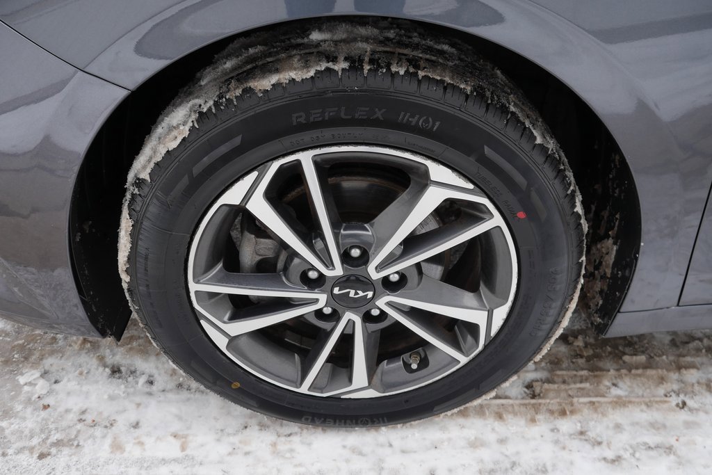 Used 2022 Kia Forte LXS image 30