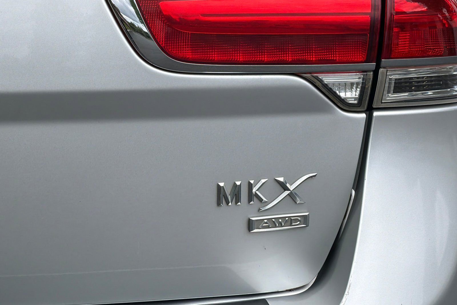Used 2012 Lincoln MKX AWD image 25