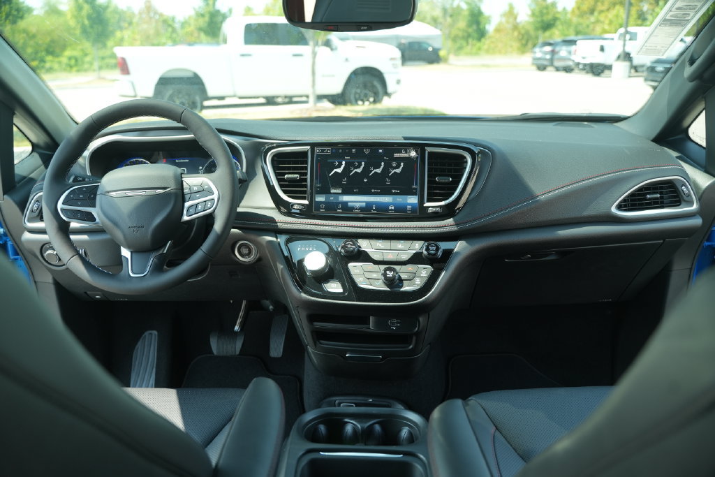 New 2027 Chrysler Pacifica Select FWD image 22