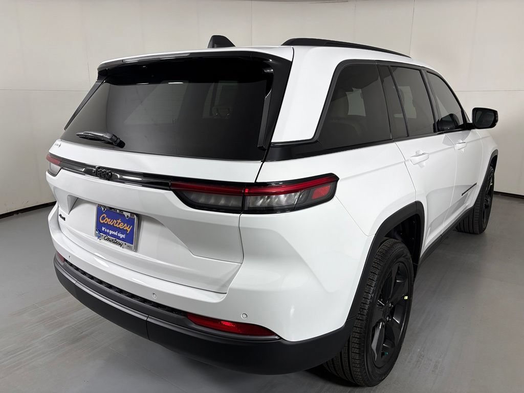 New 2026 Jeep Grand Cherokee Limited w/ Limited Altitude Package AWD/4WD image 8