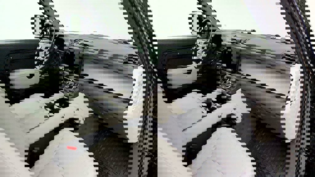 Used 2025 Land Rover Defender 90 S image 24