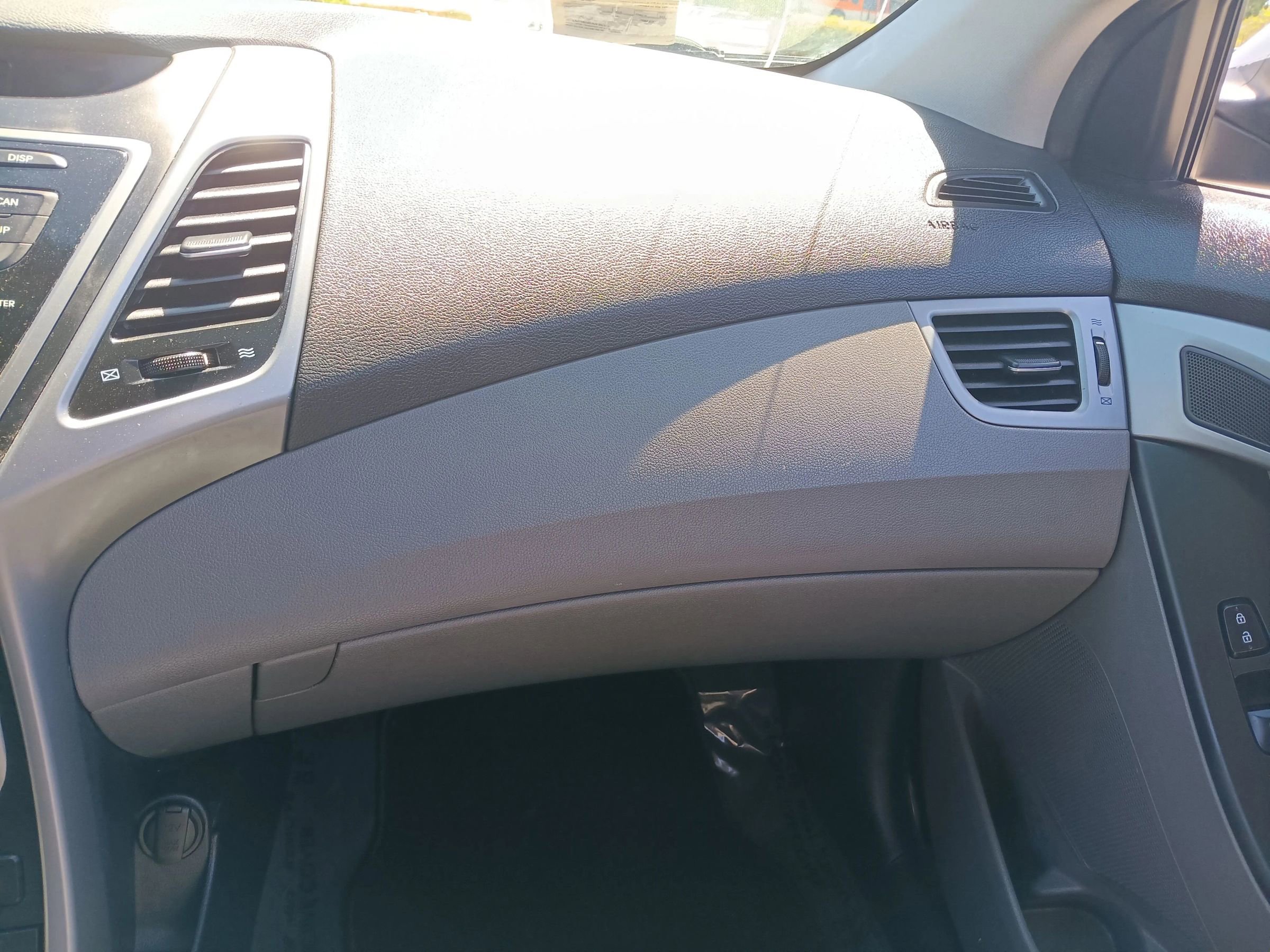 Used 2014 Hyundai Elantra SE image 22