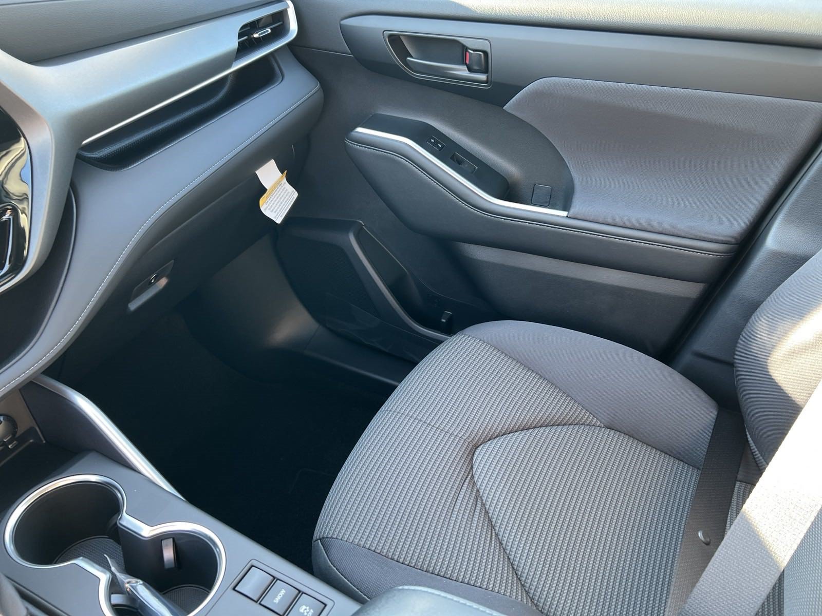New 2024 Toyota Highlander LE FWD image 21