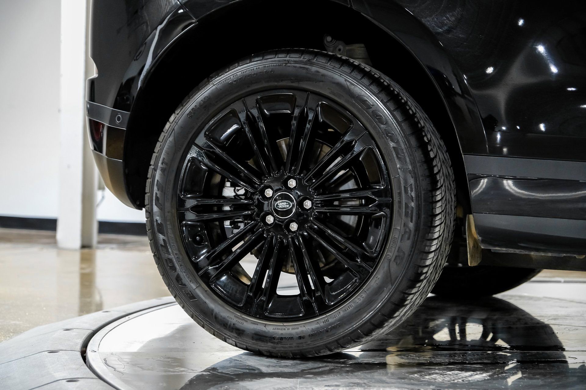 Used 2024 Land Rover Range Rover Evoque S image 52