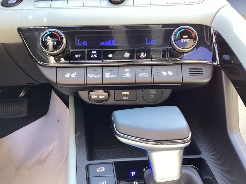 New 2025 Hyundai Elantra Limited image 36