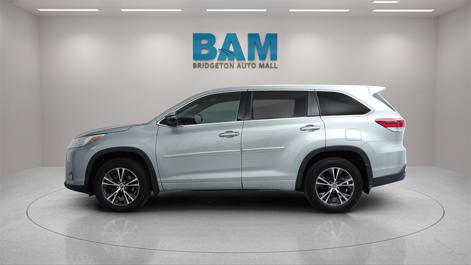 Used 2018 Toyota Highlander LE image 10