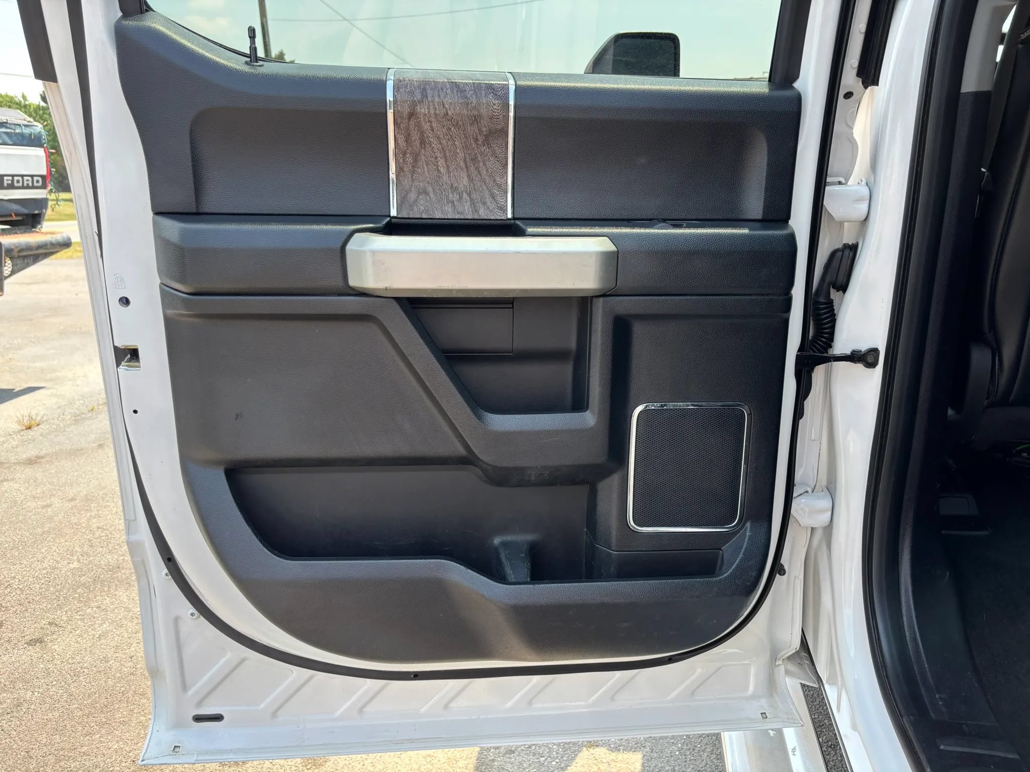 Used 2019 Ford F250 Lariat w/ Lariat Ultimate Package AWD/4WD image 24