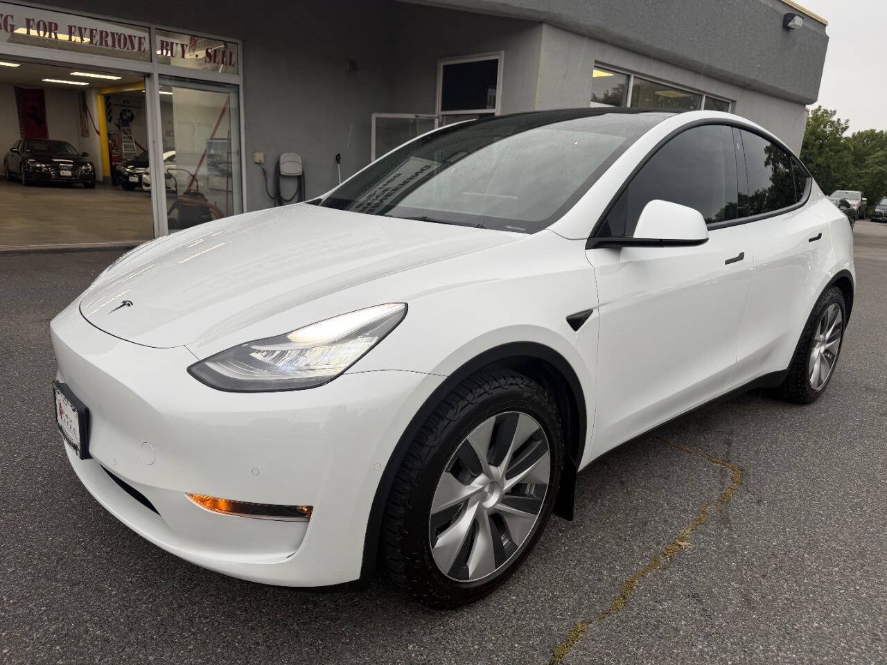 Used 2021 Tesla Model Y Long Range AWD/4WD image 3