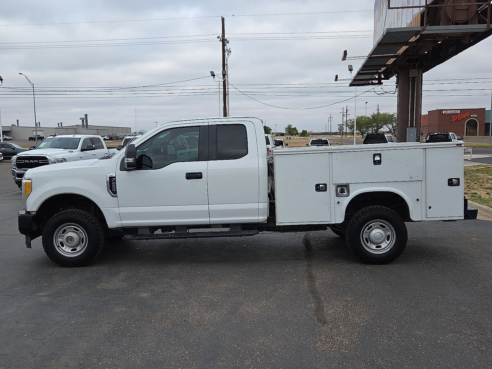 Used 2017 Ford F250 XL w/ Power Equipment Group AWD/4WD image 2