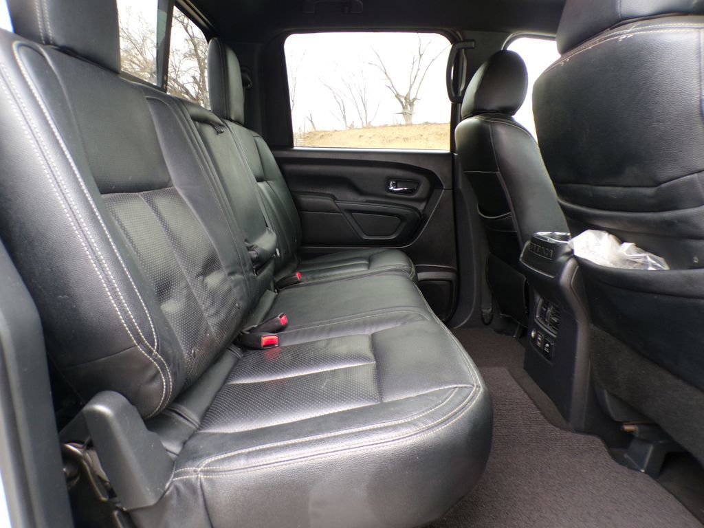 Used 2019 Nissan Titan SV w/ SV Convenience Package AWD/4WD image 17