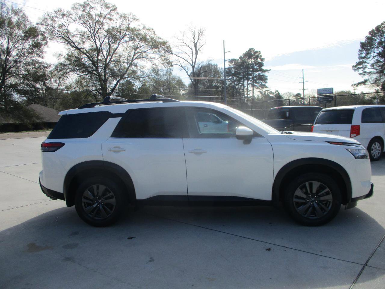 Used 2022 Nissan Pathfinder SV image 27