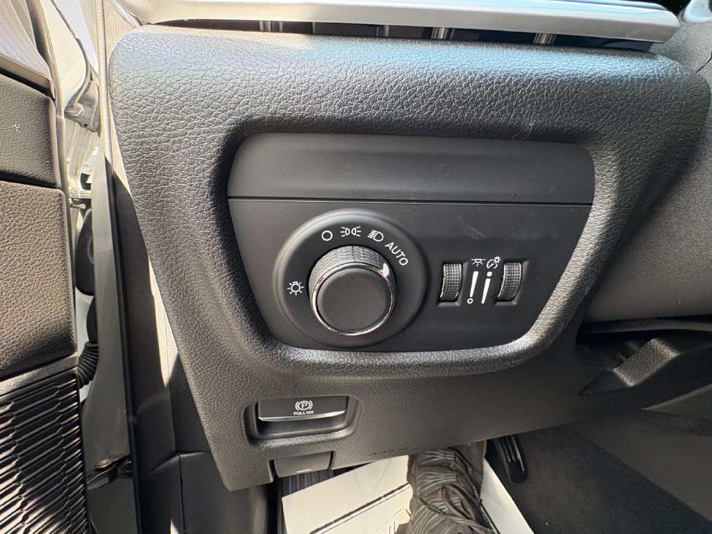 Used 2023 Jeep Grand Cherokee L Laredo AWD/4WD image 26